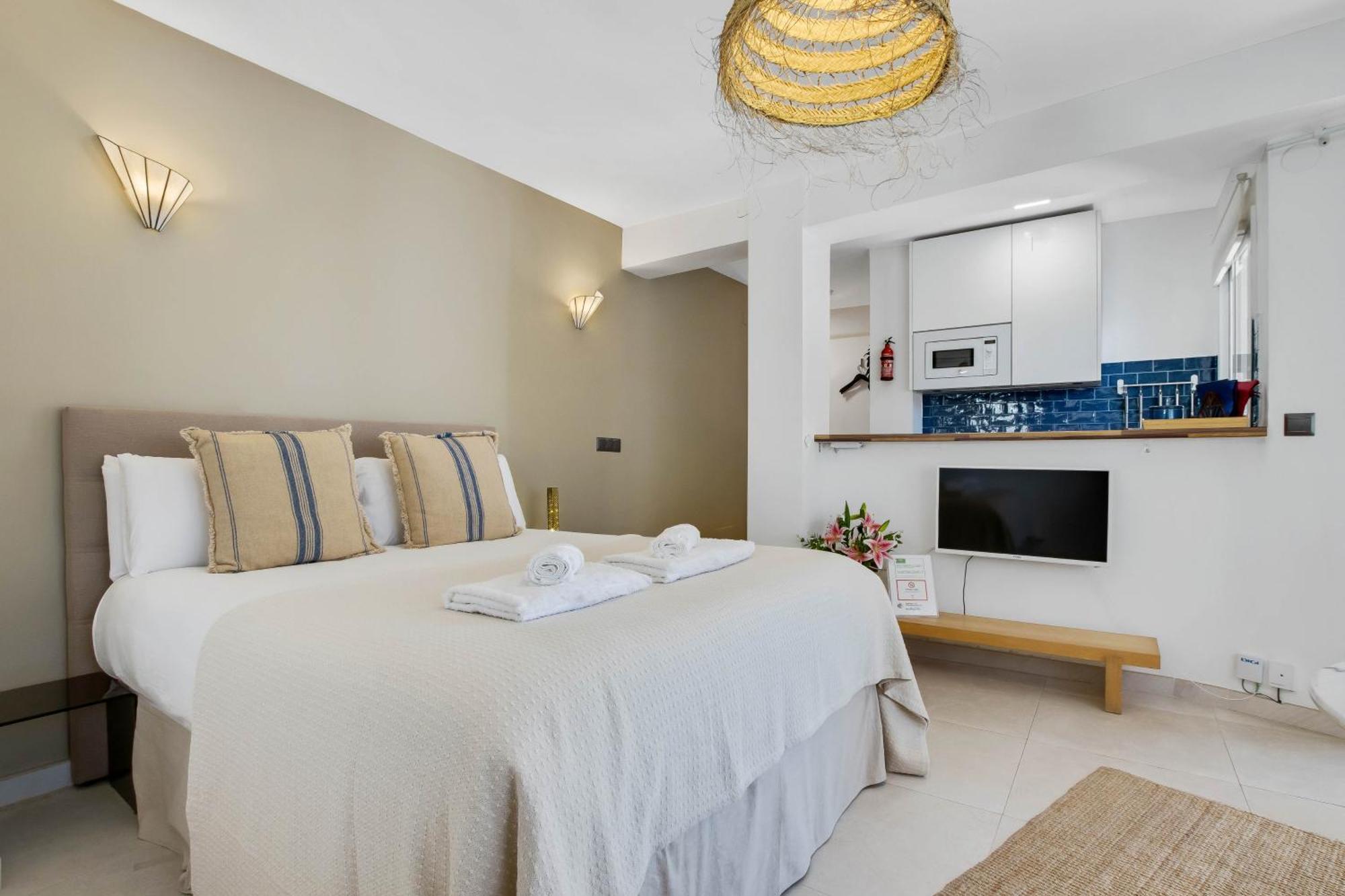 Shiny Studio With Pool & Carihuela Beach At 500M Torremolinos Dış mekan fotoğraf